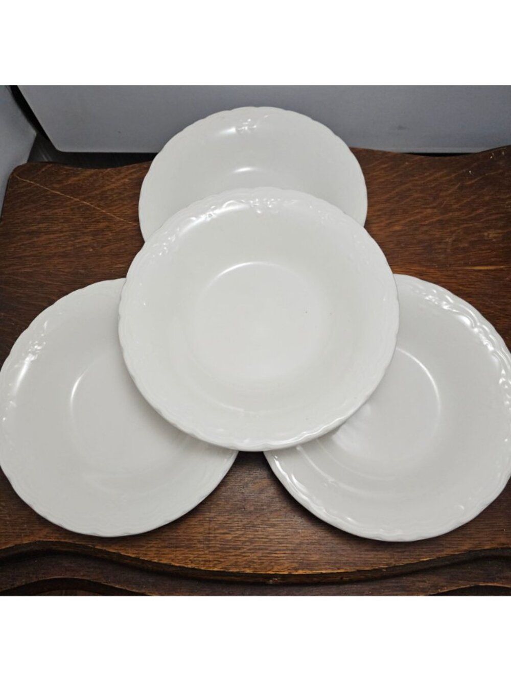 4 Versailles Soup Bowls by Tabletops Unlimited 8" wide rim embossed vintage scal - Picture 3 of 9